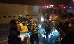 滬昆高速懷化段隧道發(fā)生貨車追尾起火，滯留人員依據(jù)隧道應(yīng)急疏散燈具安全疏散
